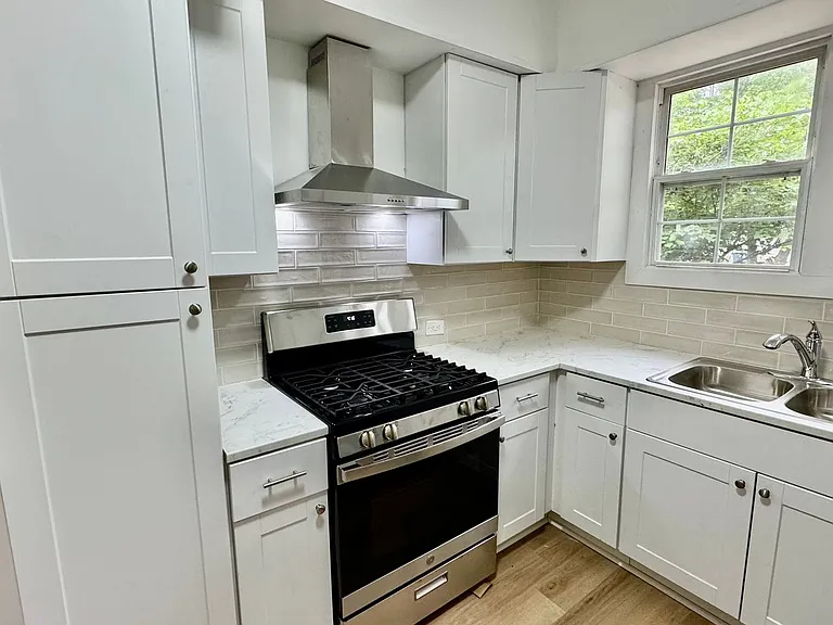 43 Townsend Ave — Photo 7