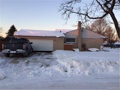 3rd image of 32505 Beechwood Dr