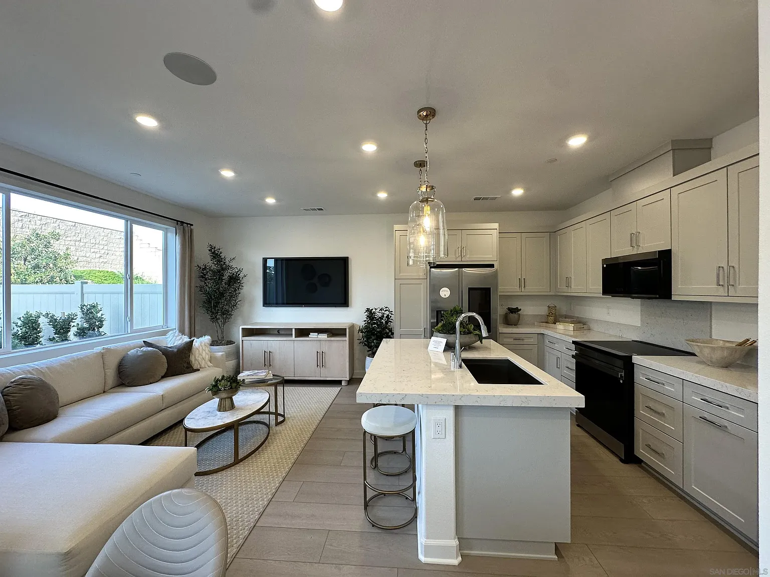 4 bed, 2.5 bath, 1536 sqft, $4,995 — Photo 3