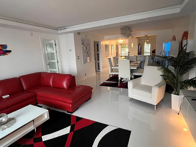 400 Golden Isles Dr #20 — Photo 7