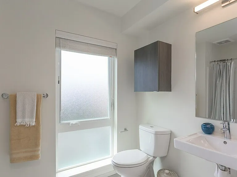 5001 Brooklyn Ave NE — Photo 5