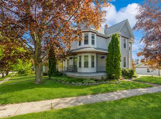 431 Vine St, Woodstock, IL 60098