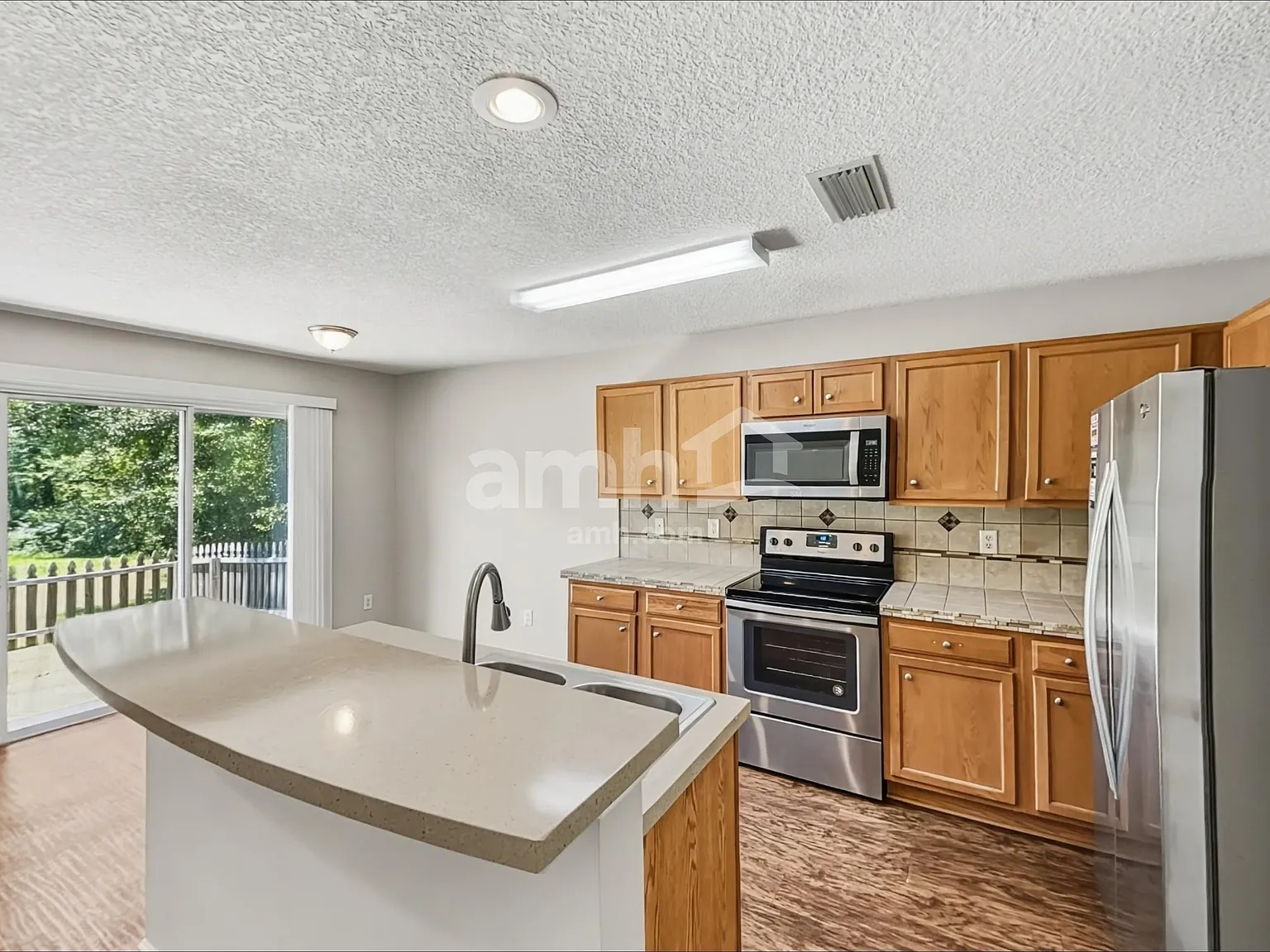 4 bed, 2.0 bath, 2016 sqft, $2,145 — Photo 4