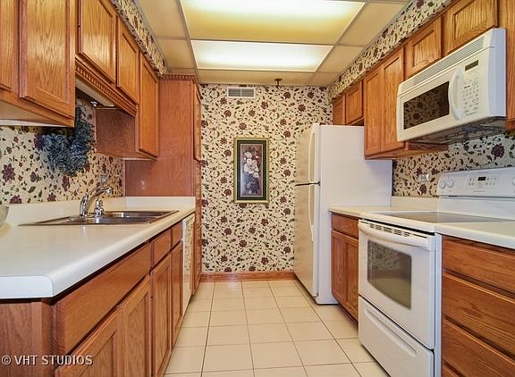 3rd image of 1450 Plymouth Ln APT 304