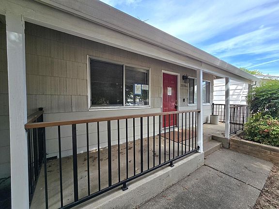 3rd image of 2080 Comet St