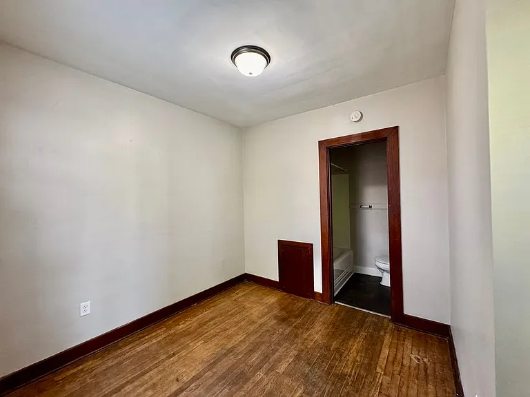 638 N Main St — Photo 15