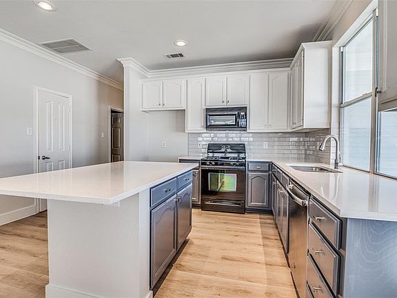 2nd image of 5125 Emmeryville Ln #5125