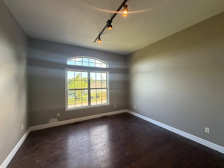 260 Roundhill Rd — Photo 10