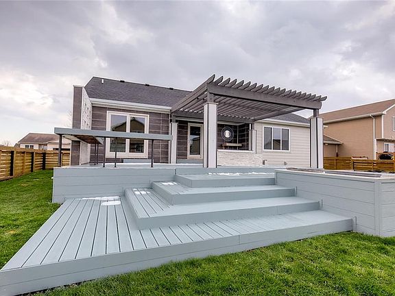 4th image of 2115 SE Leeann Dr