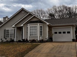 7 Crestbrook Ct, Greensboro, NC 27455