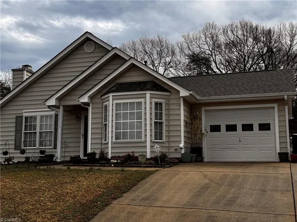 7 Crestbrook Ct, Greensboro, NC 27455