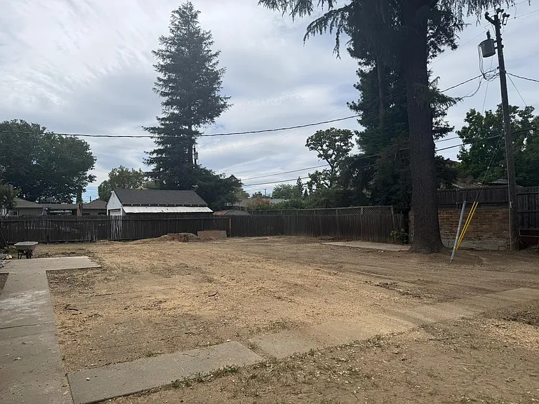 1328 College St — Photo 13