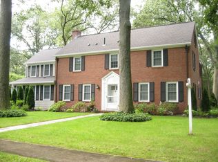 10 Oxford Rd, Longmeadow, MA 01106