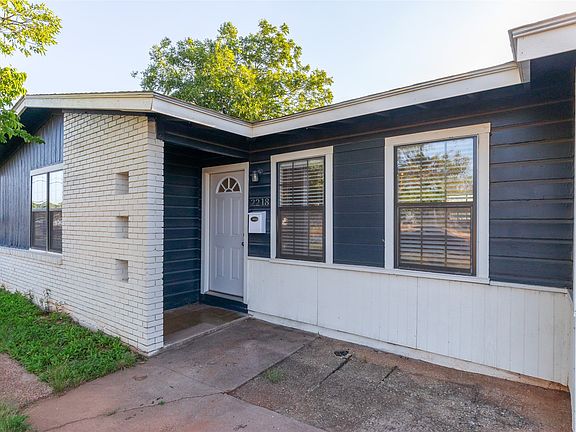 3rd image of 2218 N Mockingbird Ln
