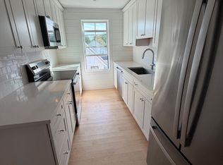 427 Lafayette Rd APT 3, Hampton, NH 03842