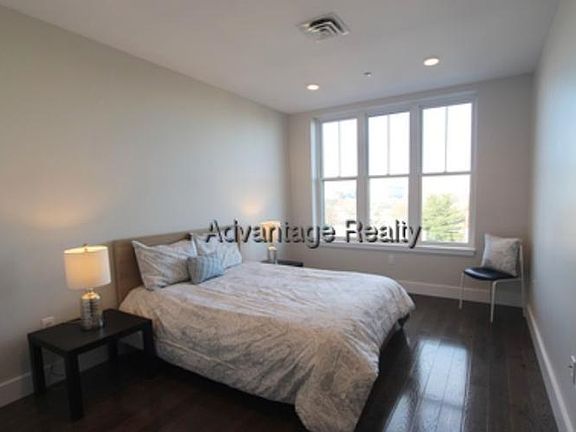 4th image of 434 McGrath Hwy #302E