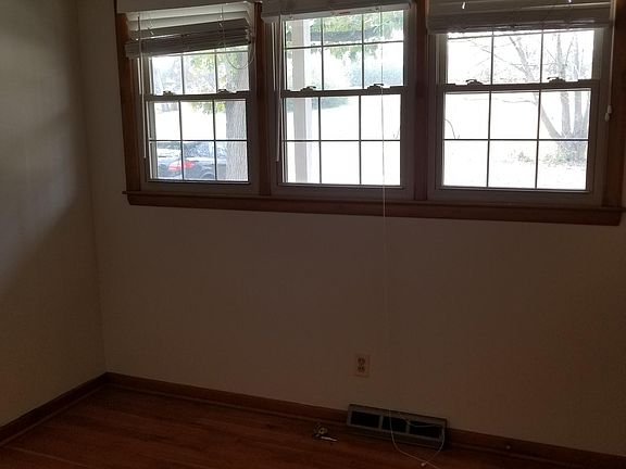 5th image of 15011 Bellaire Ave