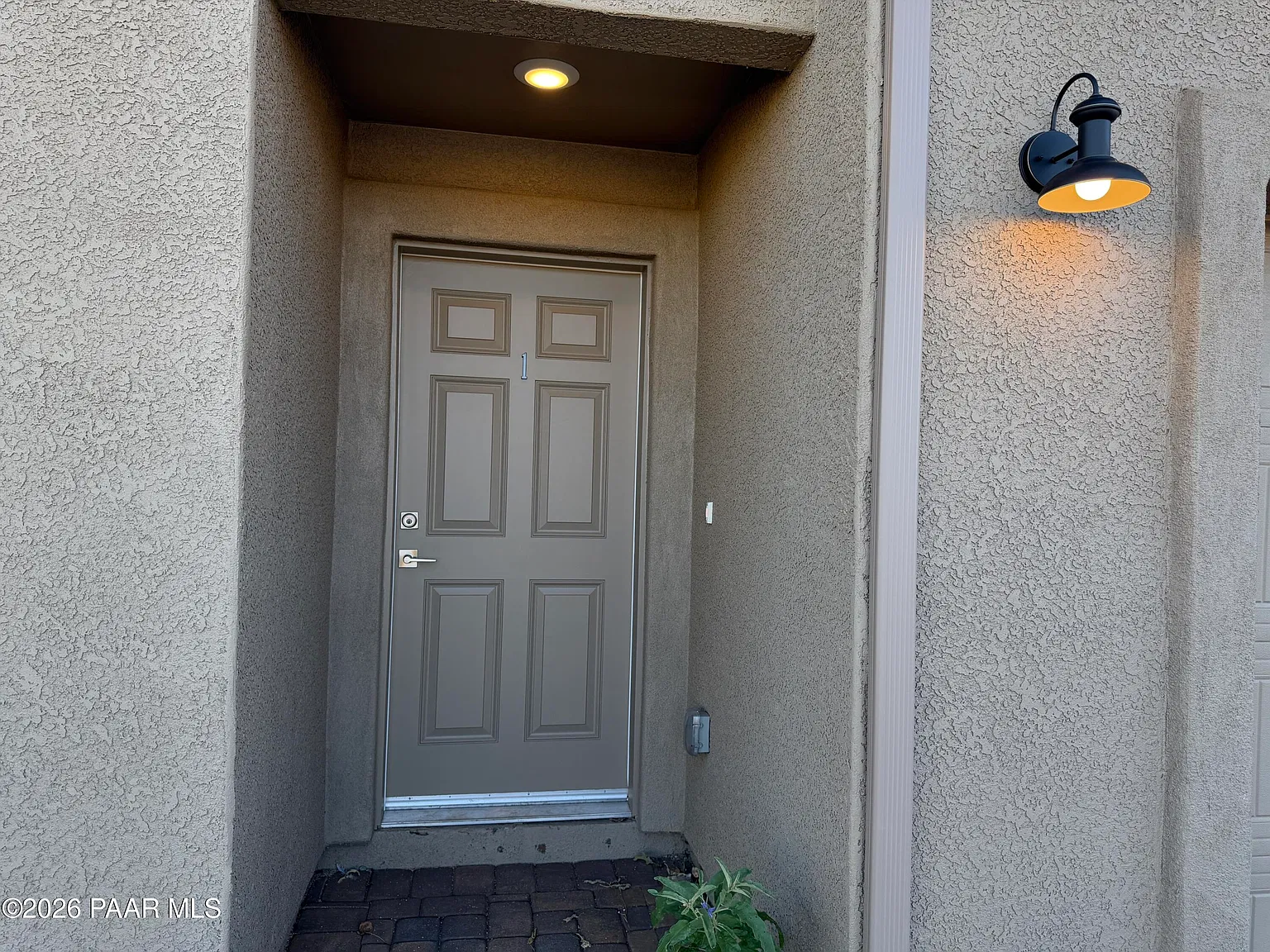 3 bed, 2.5 bath, 1400 sqft, $2,400 — Photo 2