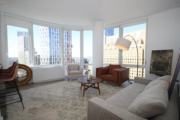 Rented by Red Apple Group | media 19