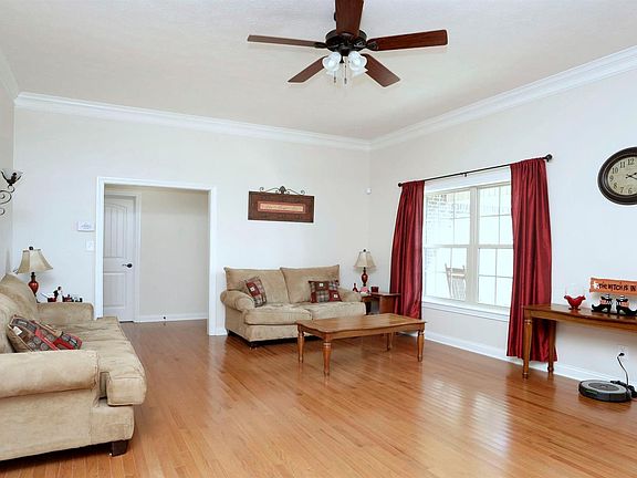 4th image of 284 Banyan Blvd