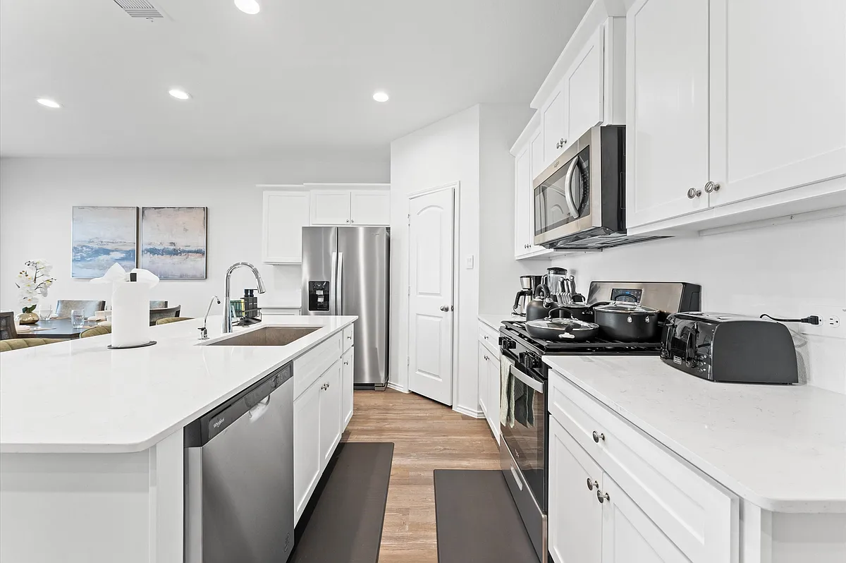 open plan kitchen - Emerald Ocean Dr