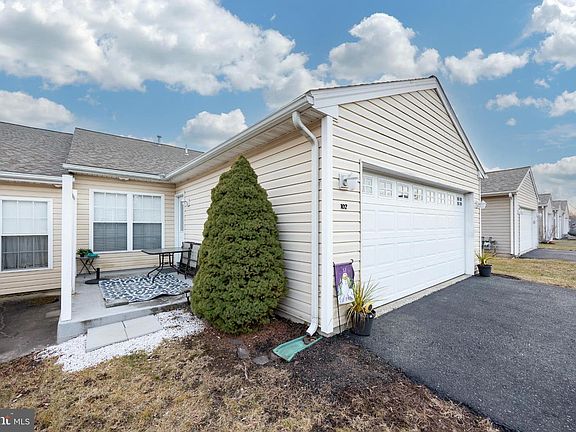 3rd image of 102 W Harmony Dr