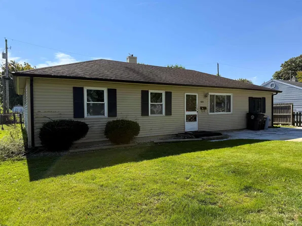 820 Buckingham Dr, Fort Wayne, IN 46825