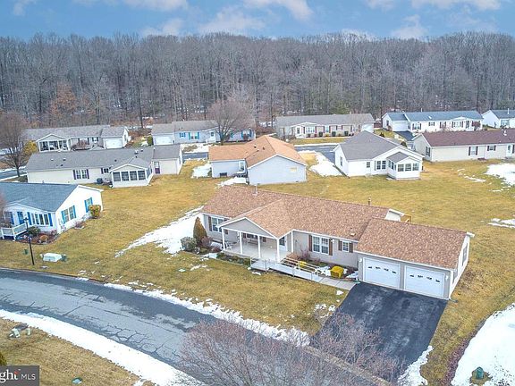 2nd image of 310 Persimmon Cir W #310