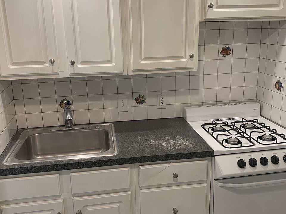 1st image of 98 Strathmore Rd APT 3B