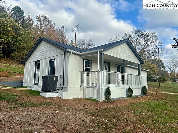3rd image of 132 NE Wayside Place