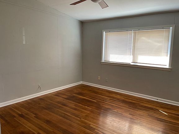 3rd image of 122 Emerite Dr