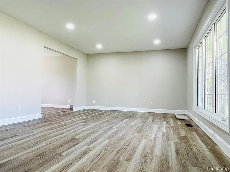600 Sedgefield Dr — Photo 3