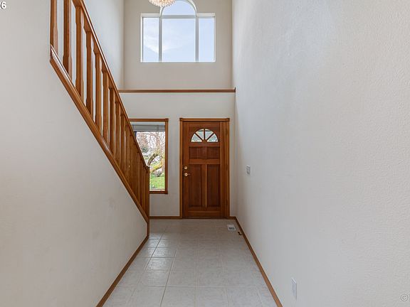 4th image of 33221 Linden St