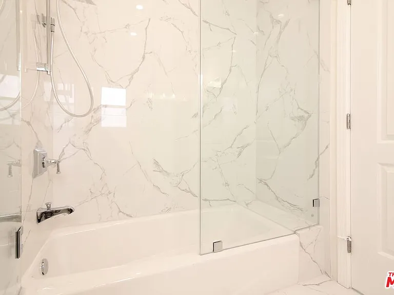 442 S Roxbury Dr #A — Photo 29