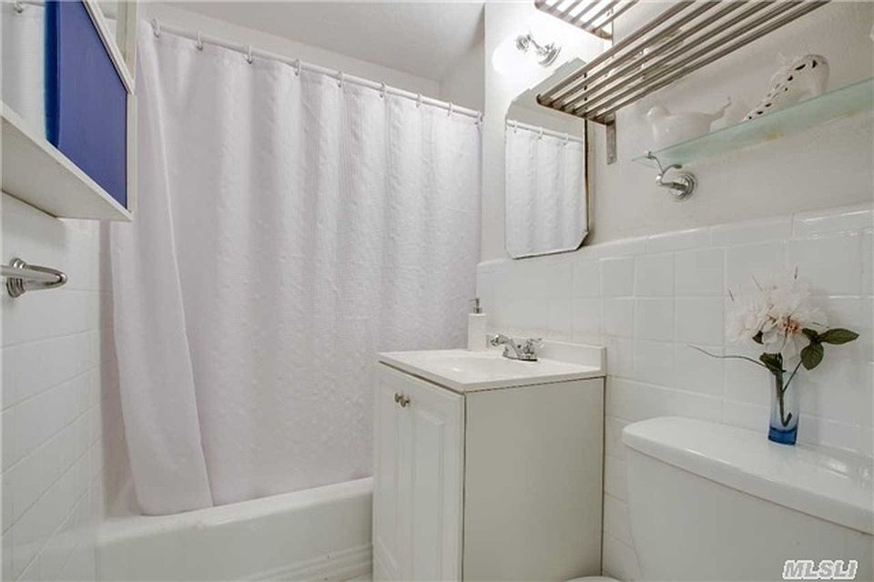 1st image of 20 Hill Park Ave APT 1D