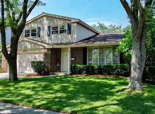 1510 E Fleming Dr S, Arlington Heights, IL 60004