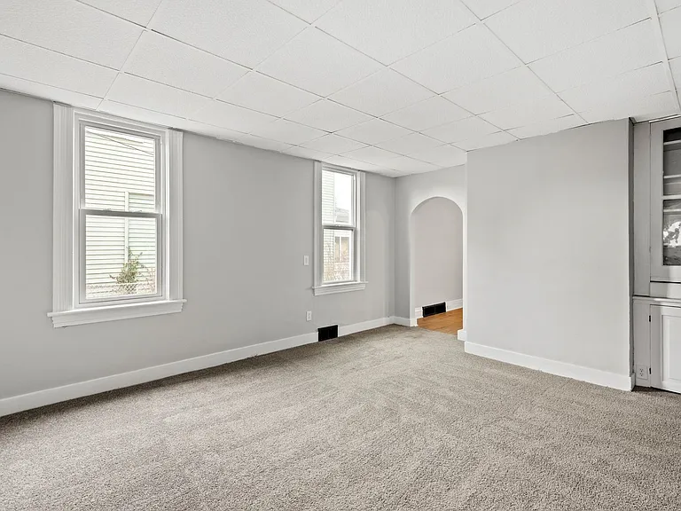 105 Broadway St — Photo 3