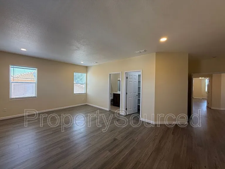 1633 Sparrowhawk St — Photo 44