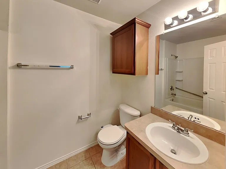 10661 Traymore Dr — Photo 8
