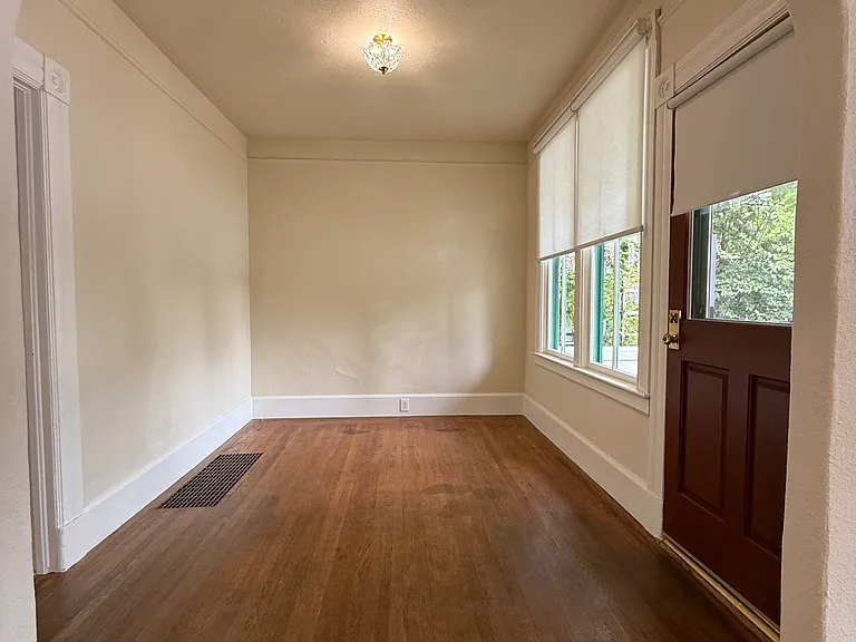 327 N Delaware St — Photo 5