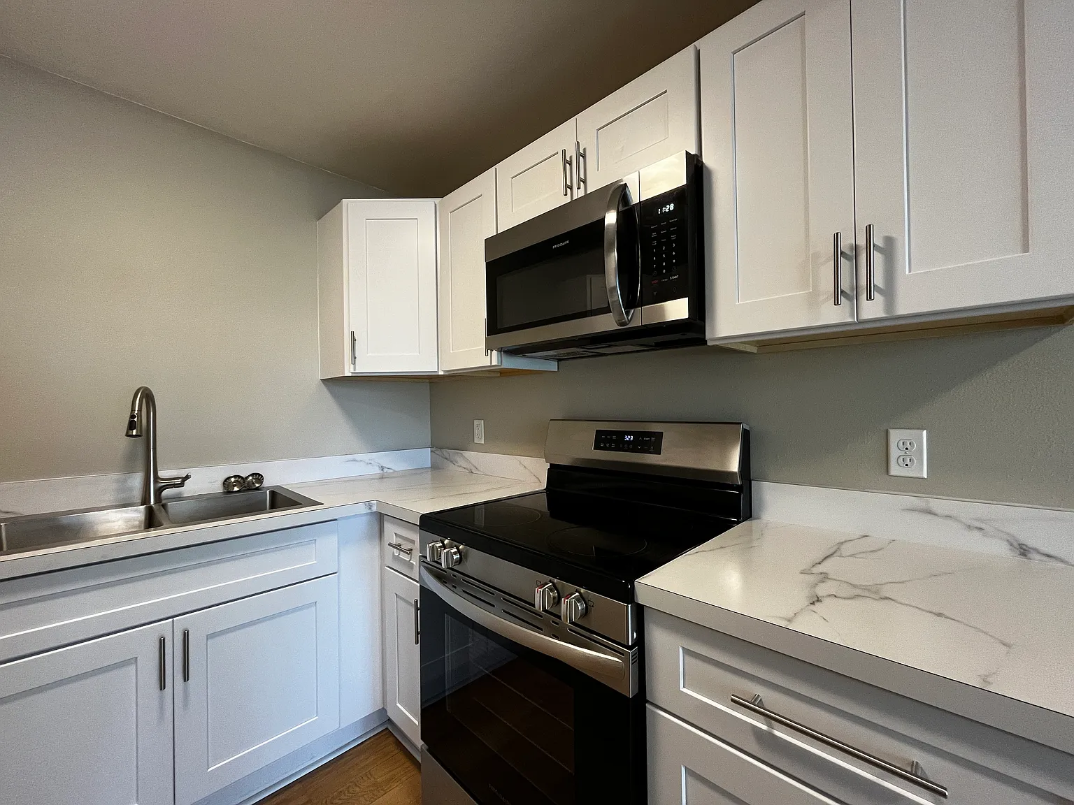 2 bed, 1000 sqft, $1,398 — Photo 4