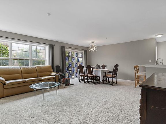 4th image of 2777 Barclay Way