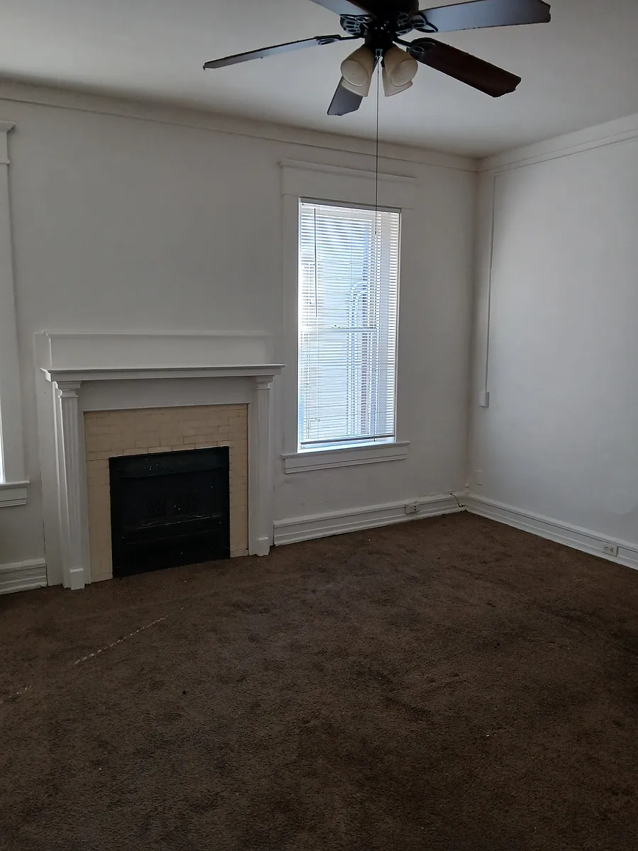 Building Photo - 425 W Gaulbert Ave #3G