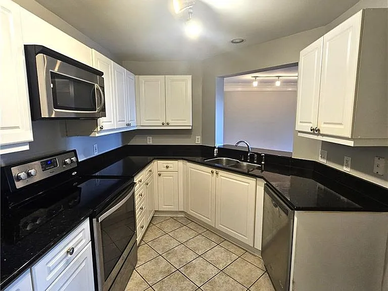 3334 Peachtree Rd NE #1714 — Photo 23