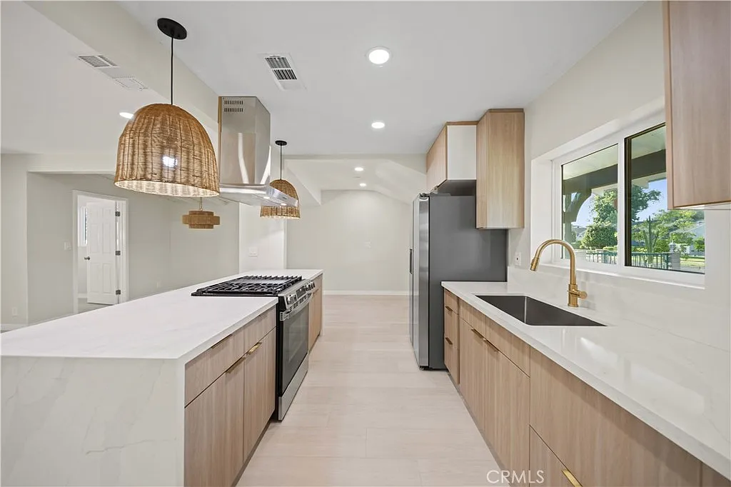 3 bed, 1290 sqft, $3,800 — Photo 1