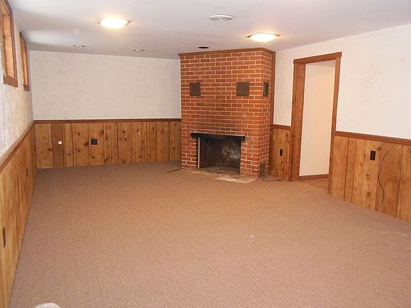 Finished basementfamily room