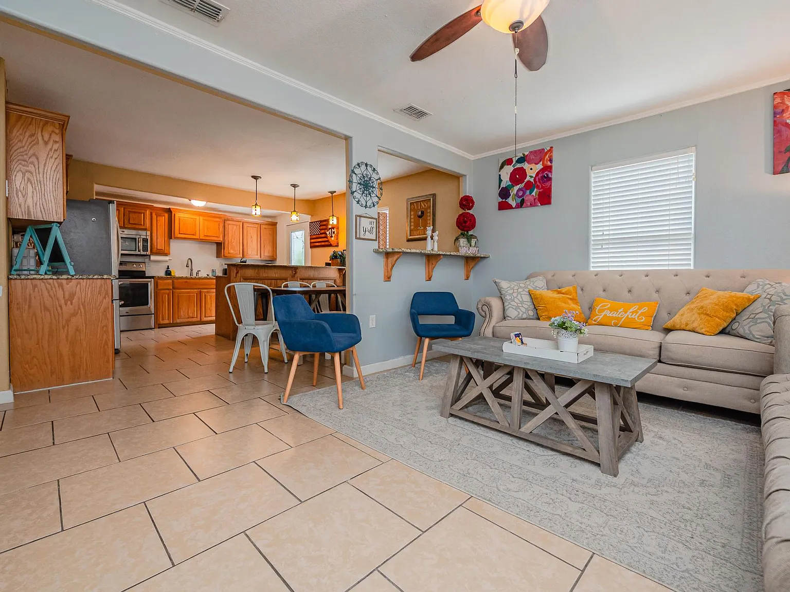 3 bed, 1253 sqft, $3,999 — Photo 3