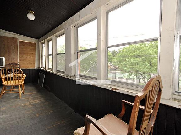 3rd image of 20 Lyne Rd #2