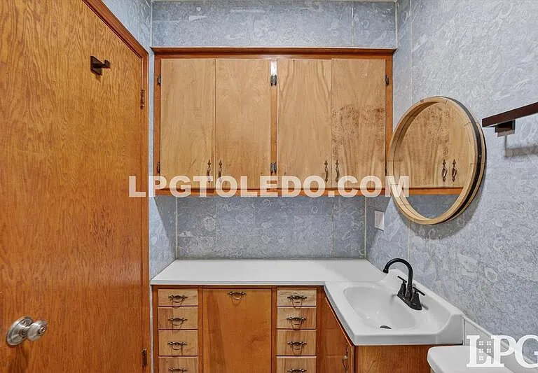 1525 Akron St — Photo 19