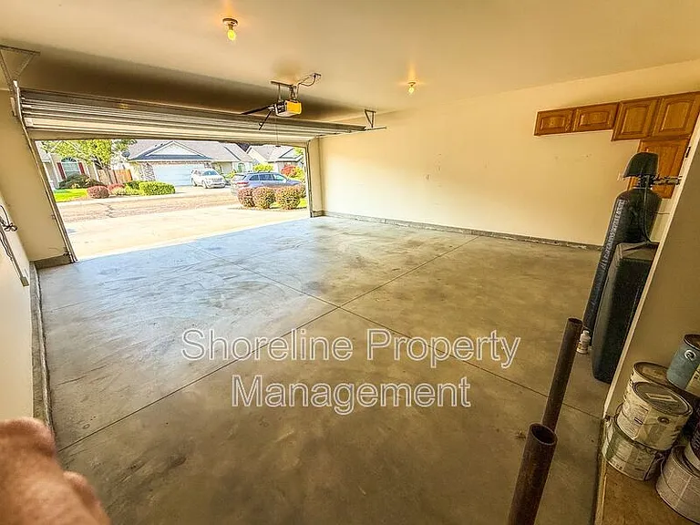 2328 E Satterfield St — Photo 28